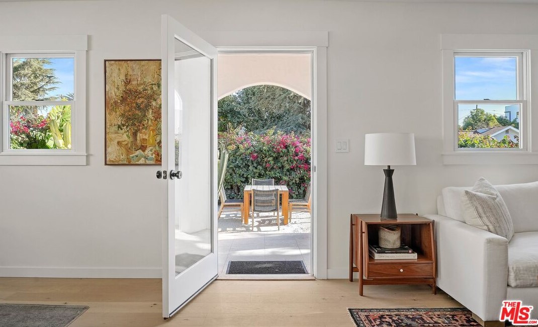 2831 Virginia Rd, Los Angeles CA  90016-3627 exterior