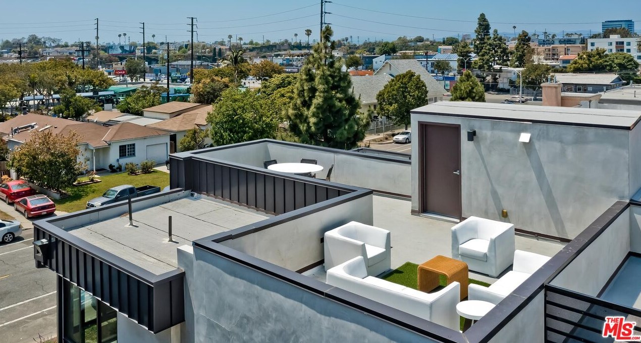 3832 Bentley Ave, Los Angeles CA  90232-3904 exterior