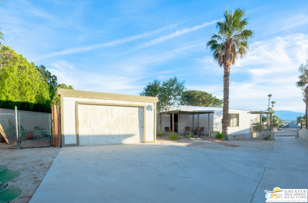 16760 Greenway Ct, Desert Hot Springs, CA 92241