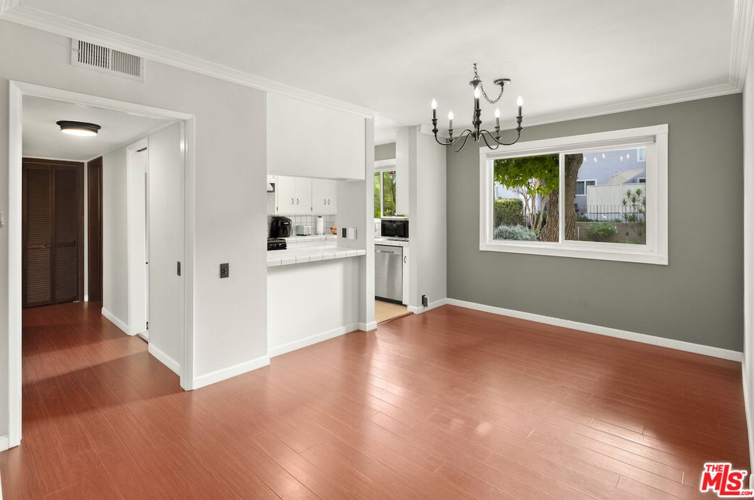 6301 Coldwater Canyon Ave #21, North Hollywood, CA 91606