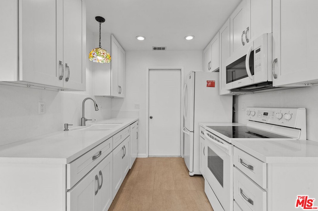 1317 Village 1, Camarillo, CA 93012-6811