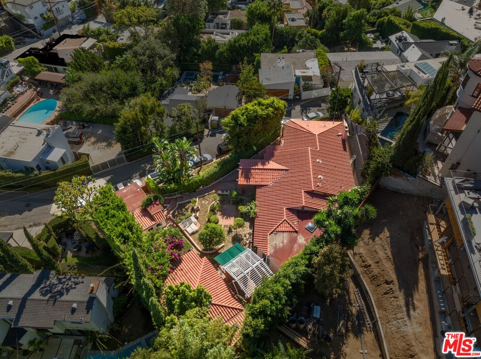 8819 Evanview Dr, Los Angeles CA  90069-1328 exterior