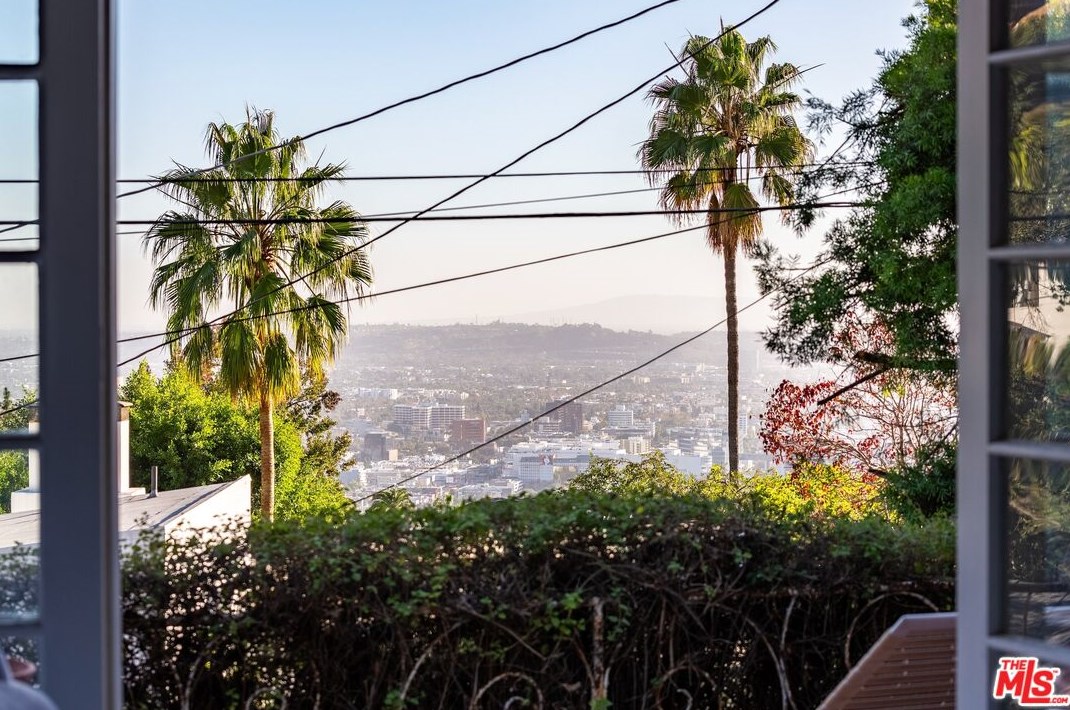 8819 Evanview Dr, Los Angeles CA  90069-1328 exterior