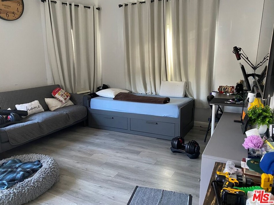 2746 14th St, Los Angeles CA  90006-4202 exterior