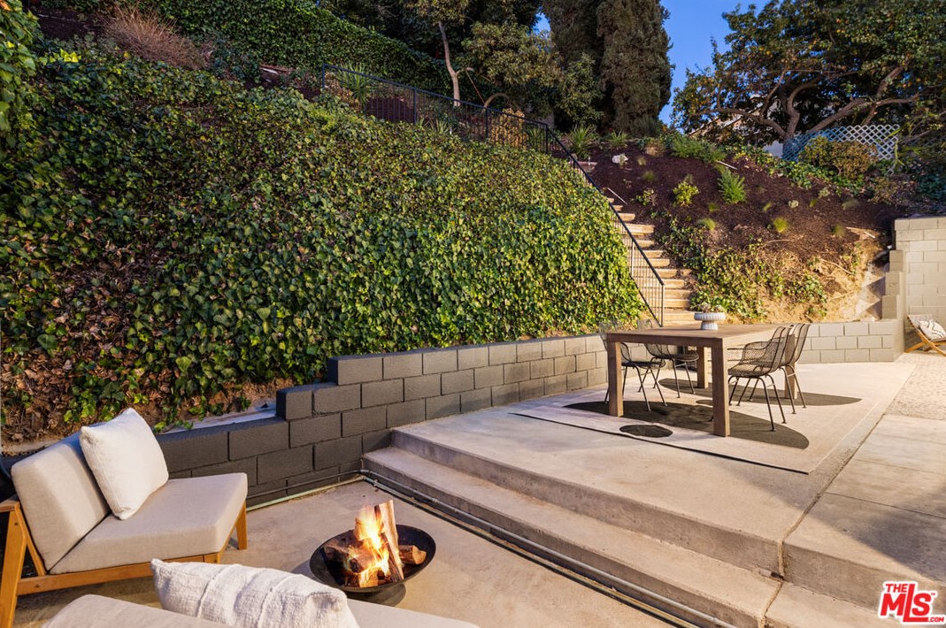 3631 Amesbury Rd, Los Angeles CA  90027-1303 exterior