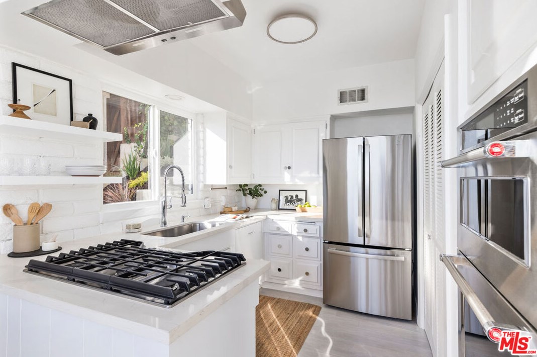 3631 Amesbury Rd, Los Angeles CA  90027-1303 exterior