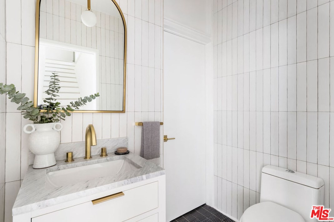 3631 Amesbury Rd, Los Angeles CA  90027-1303 exterior