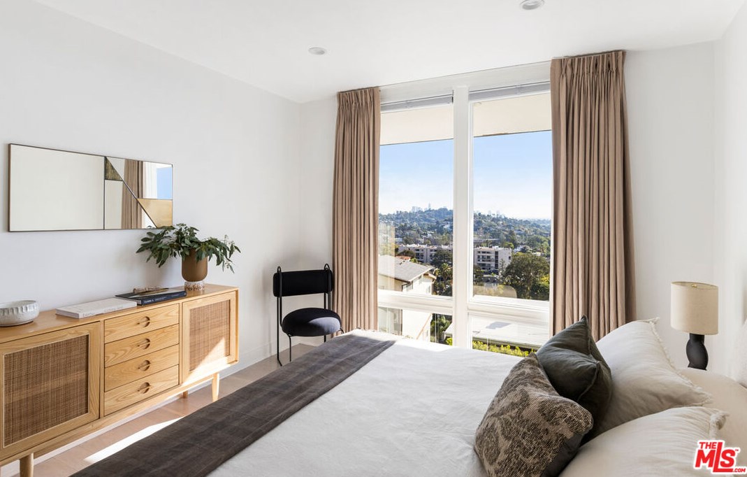 3631 Amesbury Rd, Los Angeles CA  90027-1303 exterior