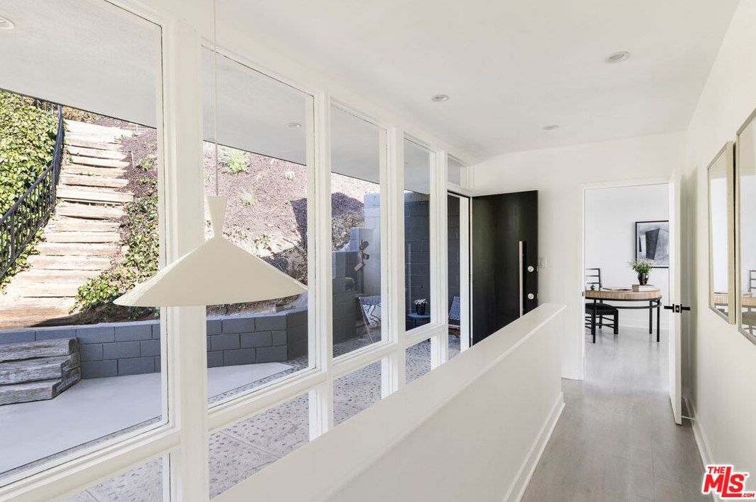 3631 Amesbury Rd, Los Angeles CA  90027-1303 exterior