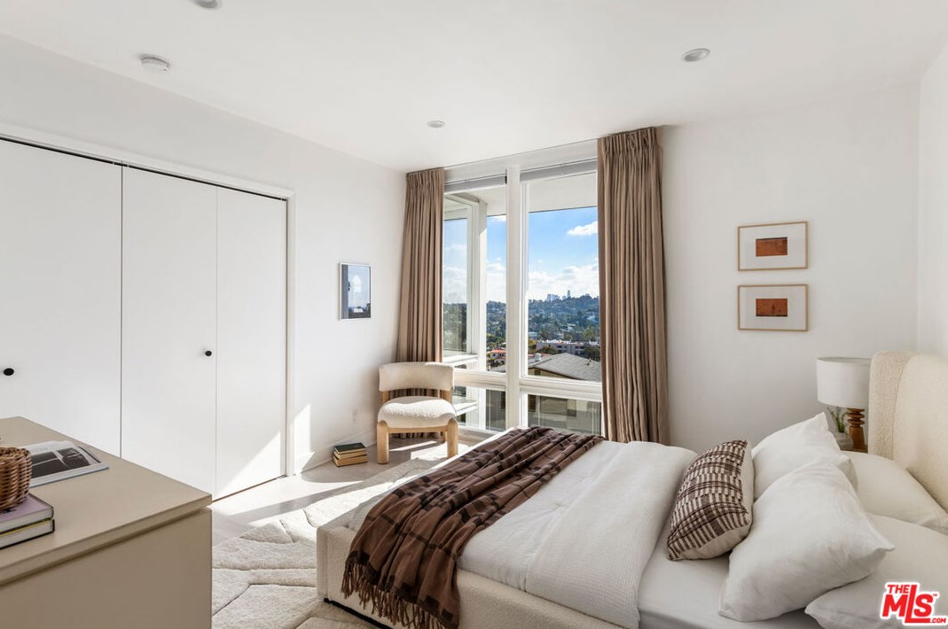 3631 Amesbury Rd, Los Angeles CA  90027-1303 exterior