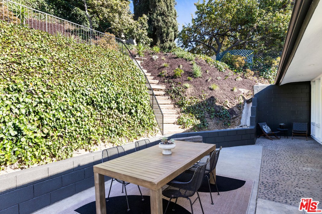 3631 Amesbury Rd, Los Angeles CA  90027-1303 exterior