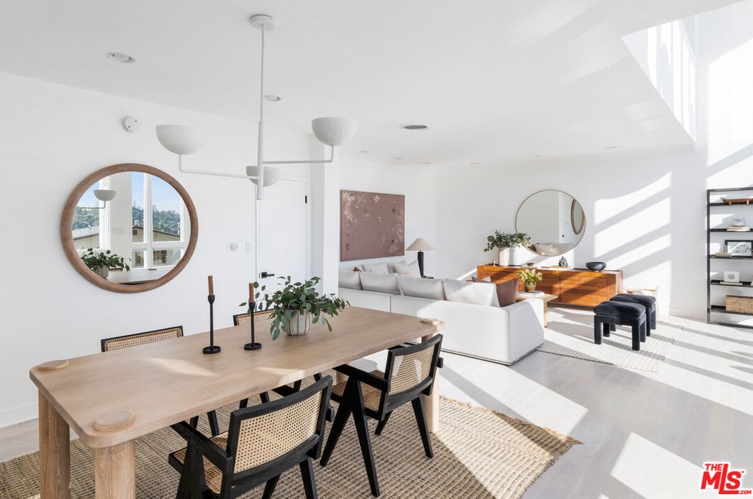 3631 Amesbury Rd, Los Angeles CA  90027-1303 exterior