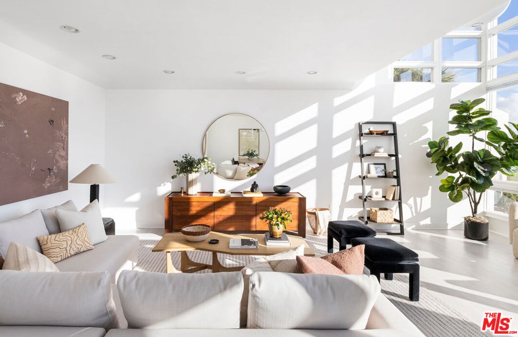 3631 Amesbury Rd, Los Angeles CA  90027-1303 exterior