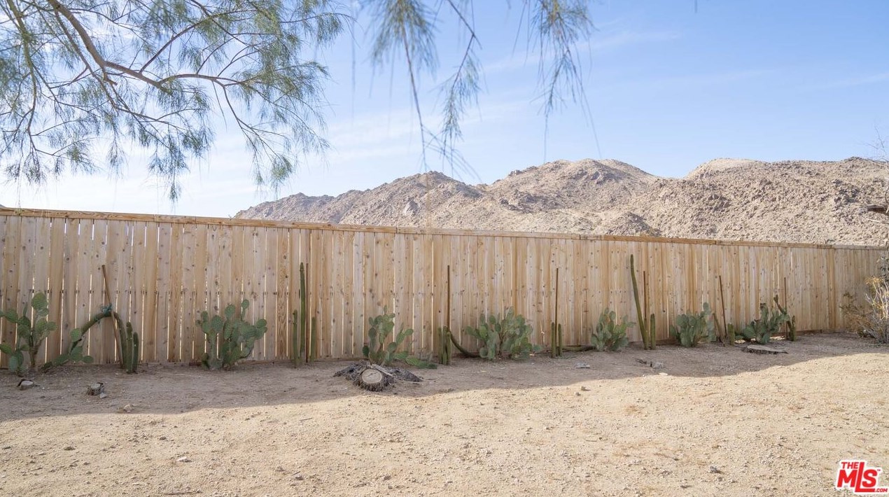 4696 Joshua Cove Dr, Joshua Tree CA  92252-1548 exterior