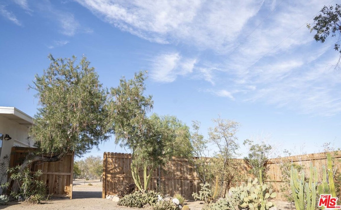 4696 Joshua Cove Dr, Joshua Tree CA  92252-1548 exterior