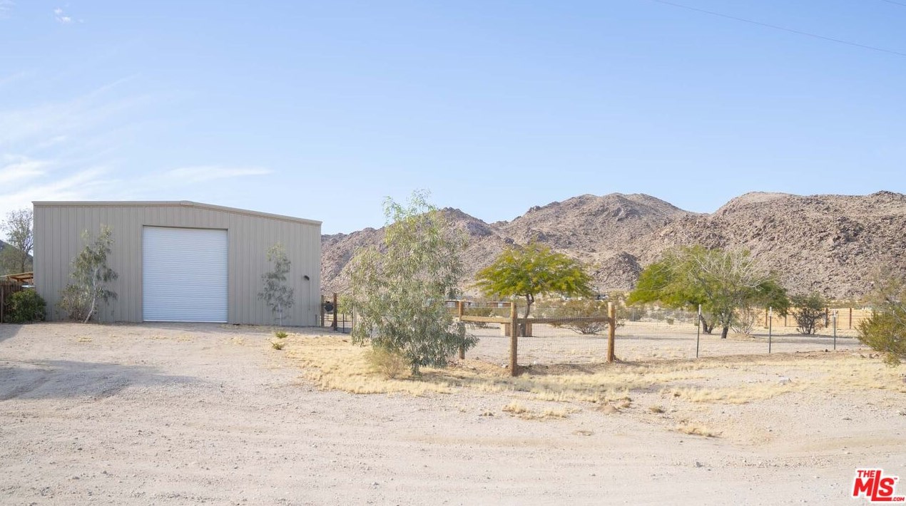 4696 Joshua Cove Dr, Joshua Tree CA  92252-1548 exterior