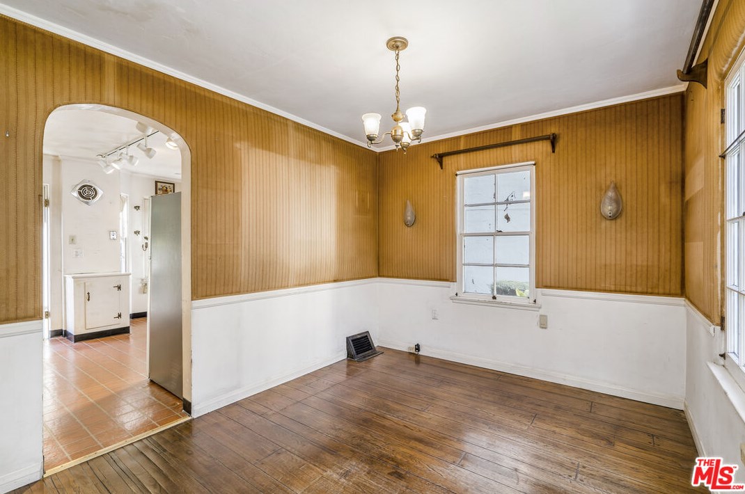 2511 Canyon Dr, Los Angeles CA  90068-2415 exterior