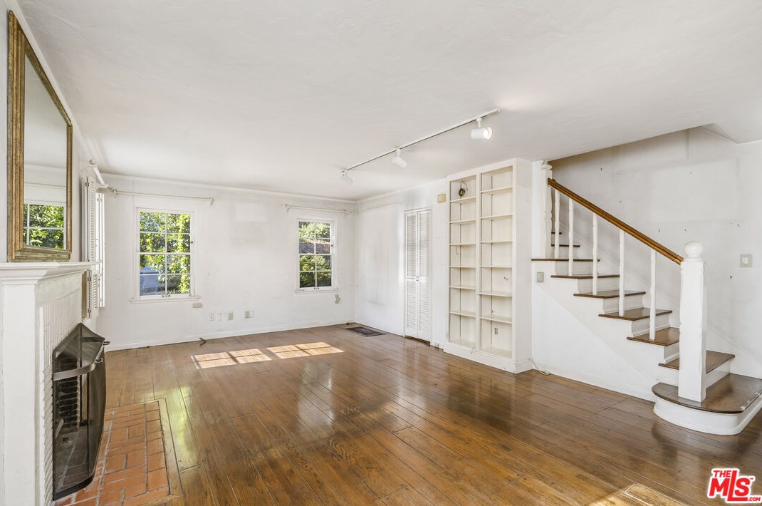 2511 Canyon Dr, Los Angeles, CA 90068-2415