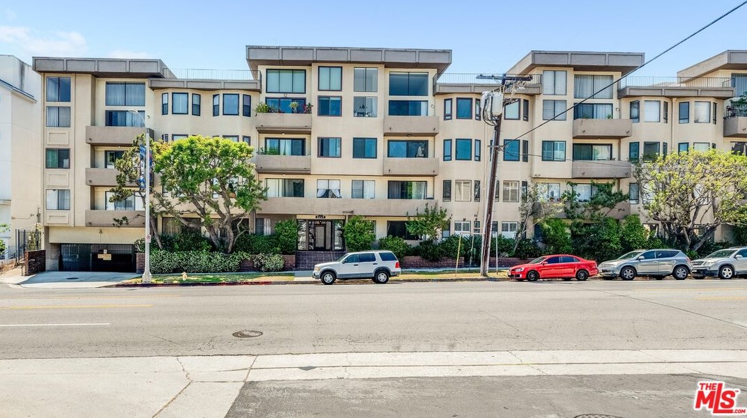 1557 Beverly Glen Blvd, Los Angeles CA  90077-3129 exterior