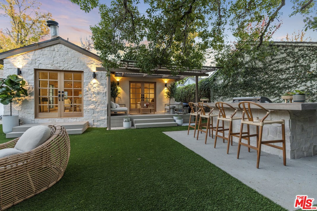 14007 E La Maida St, Van Nuys, CA 91423