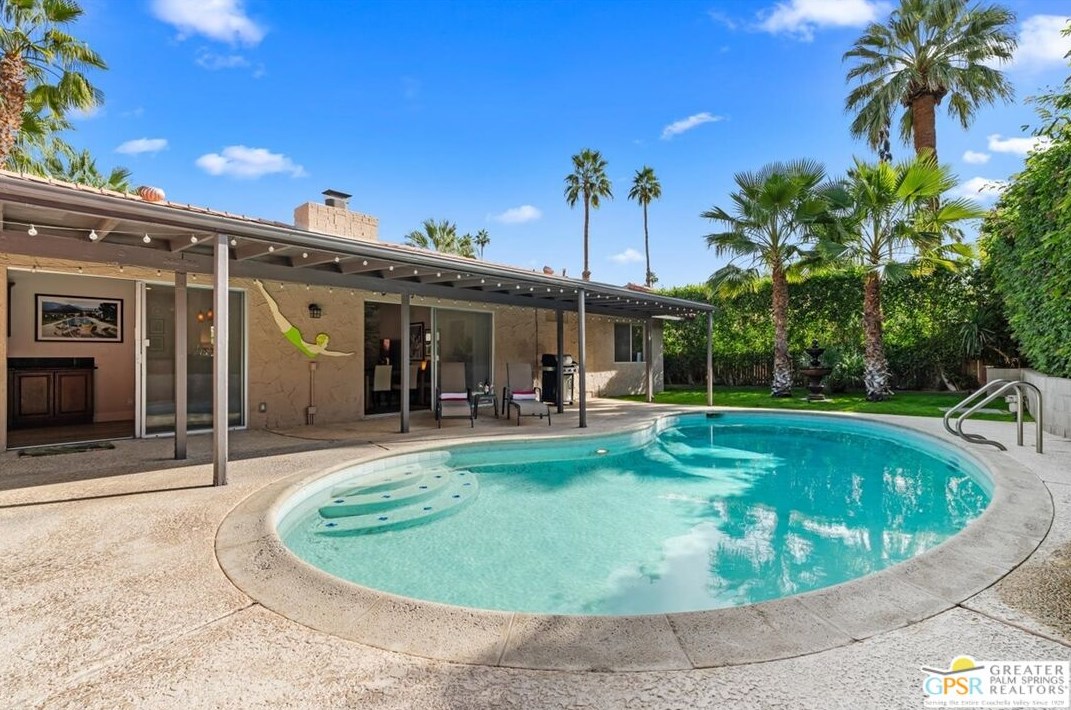 2320 E El Chorro Way, Palm Springs, CA 92264