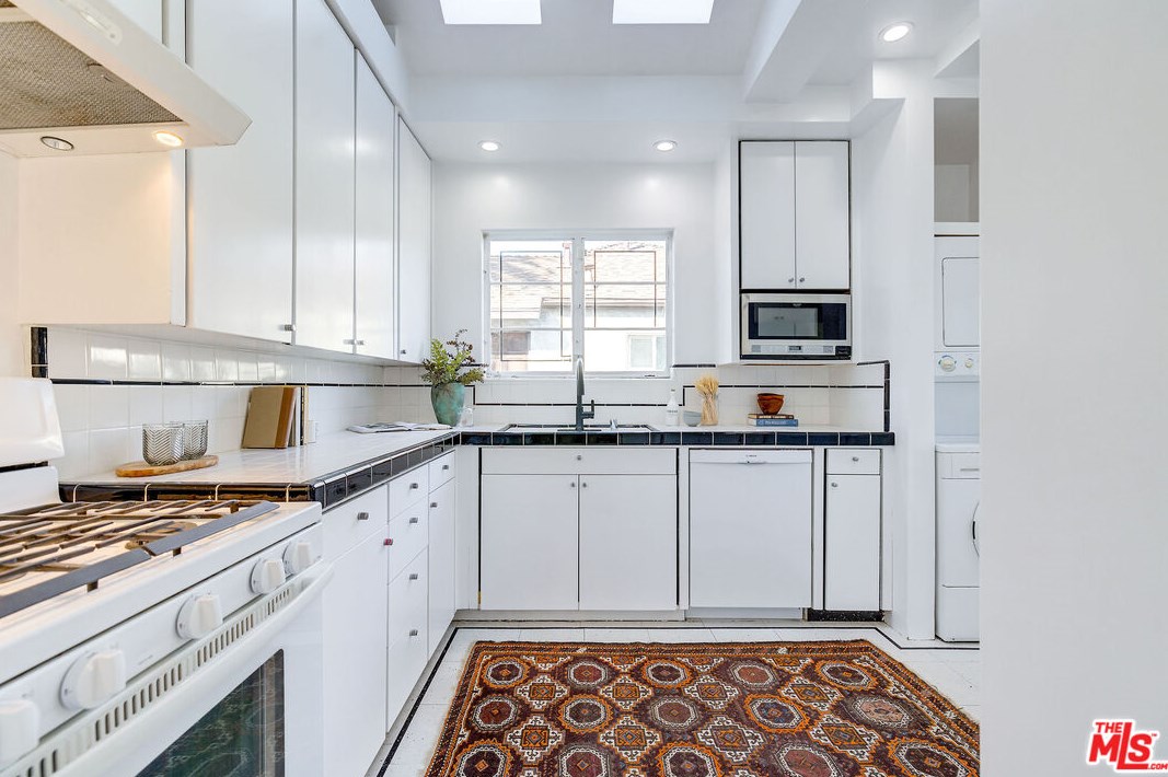 11358 Hannum Ave, Los Angeles CA  90230-6129 exterior
