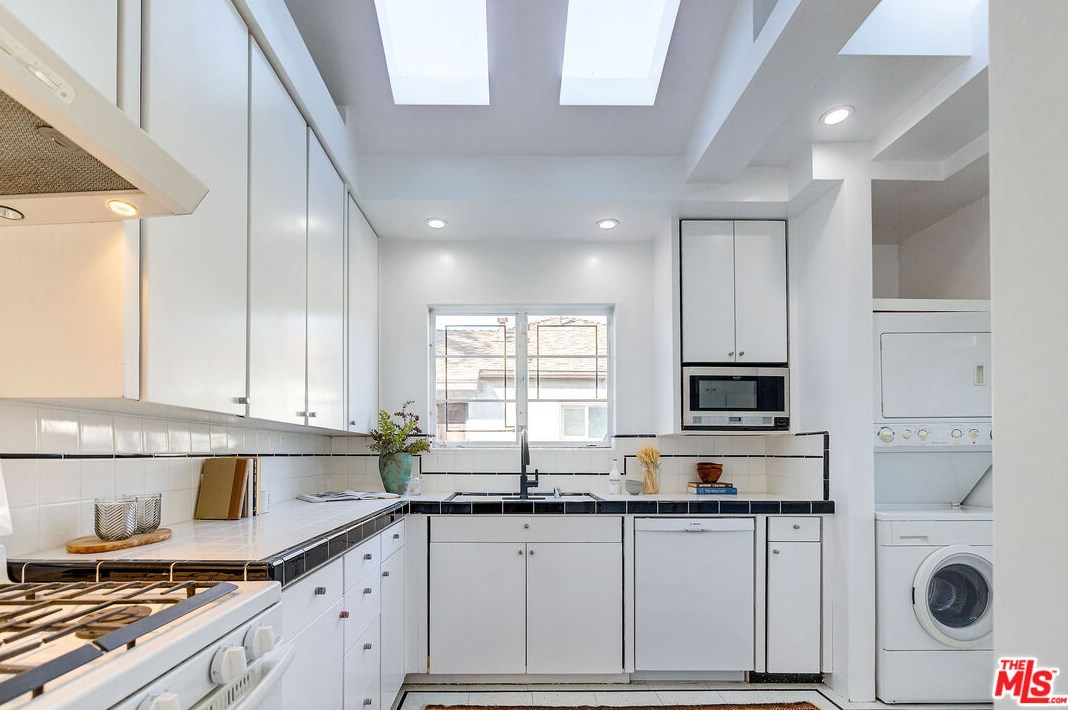 11358 Hannum Ave, Los Angeles CA  90230-6129 exterior