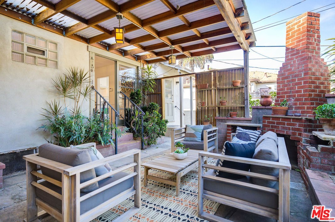 11358 Hannum Ave, Los Angeles CA  90230-6129 exterior