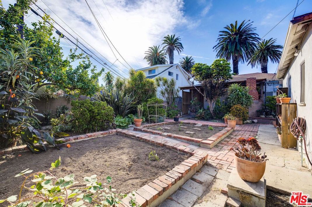 11358 Hannum Ave, Los Angeles CA  90230-6129 exterior