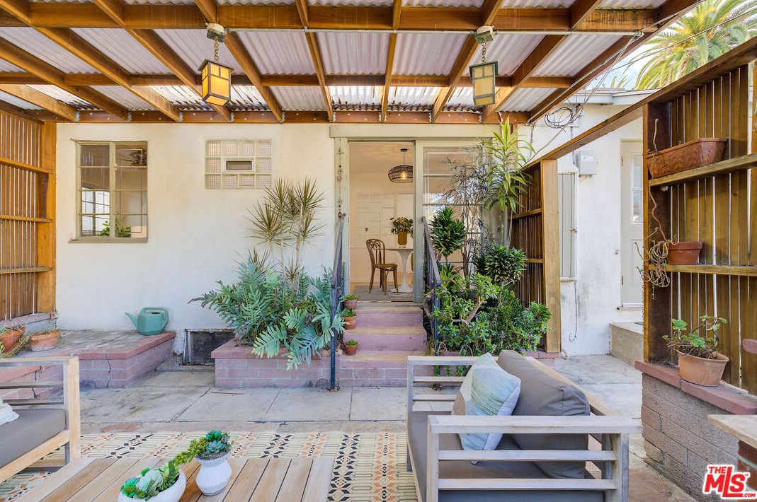 11358 Hannum Ave, Los Angeles CA  90230-6129 exterior