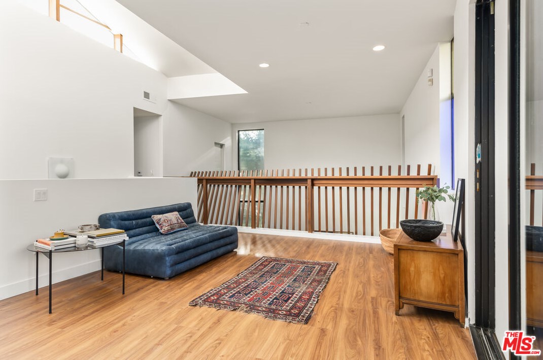 11959 Charnock Rd, Los Angeles CA  90066-2843 exterior