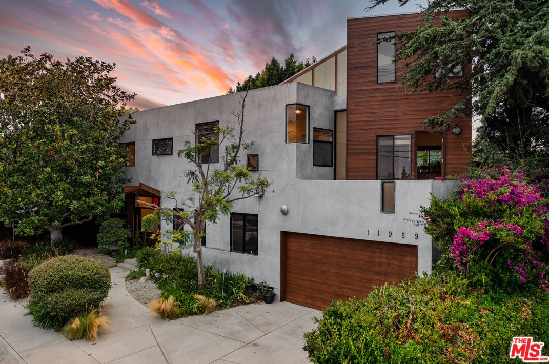 11959 Charnock Rd, Los Angeles CA  90066-2843 exterior