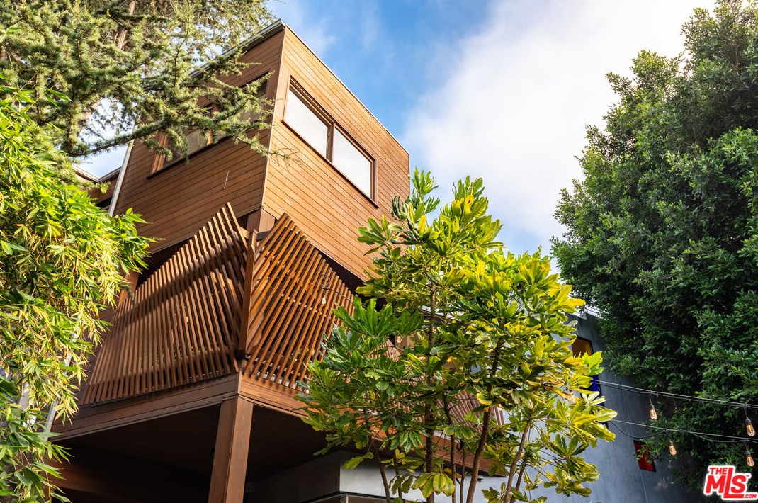 11959 Charnock Rd, Los Angeles CA  90066-2843 exterior