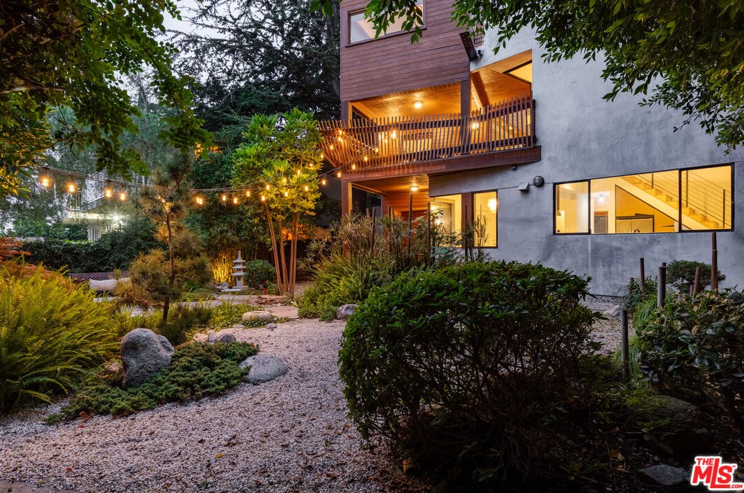 11959 Charnock Rd, Los Angeles CA  90066-2843 exterior