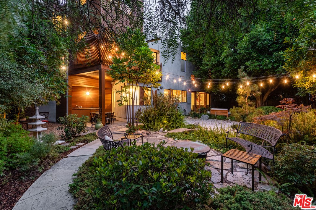 11959 Charnock Rd, Los Angeles CA  90066-2843 exterior