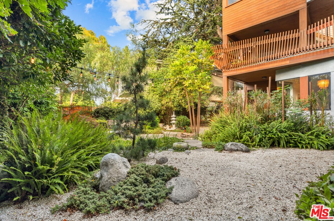 11959 Charnock Rd, Los Angeles CA  90066-2843 exterior