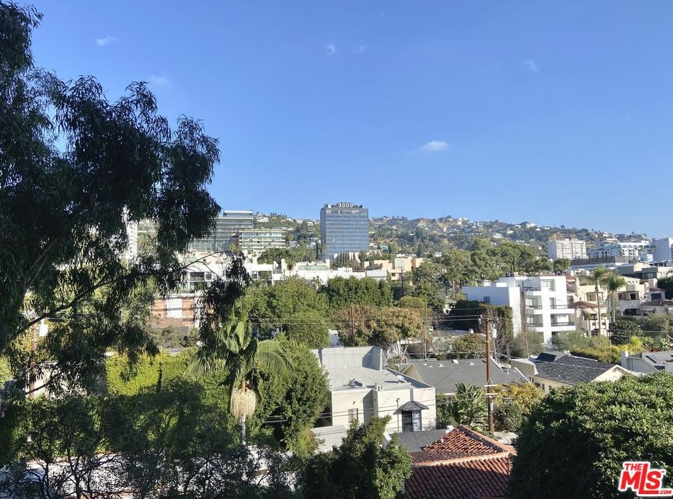 838 Doheny Dr, Los Angeles CA  90069-4853 exterior