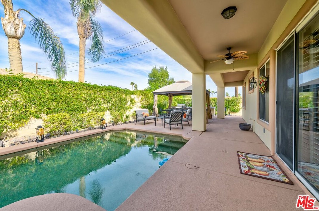 34 Calle La Reina, Rancho Mirage CA  92270-4100 exterior