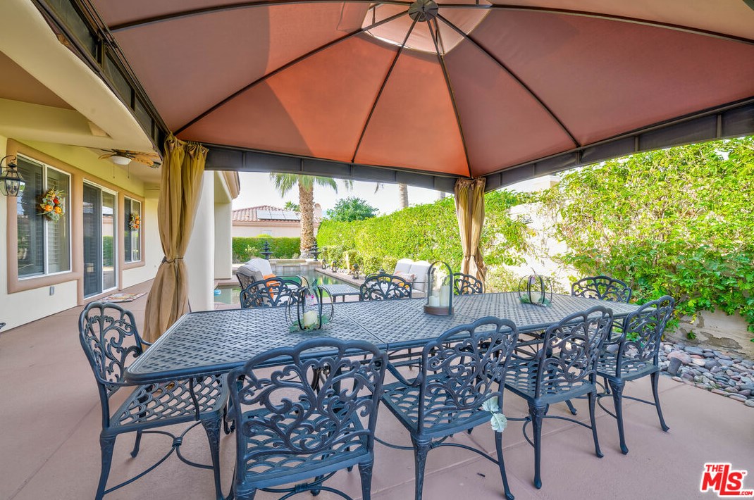 34 Calle La Reina, Rancho Mirage CA  92270-4100 exterior