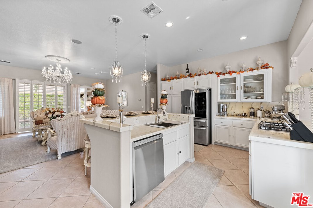34 Calle La Reina, Rancho Mirage CA  92270-4100 exterior