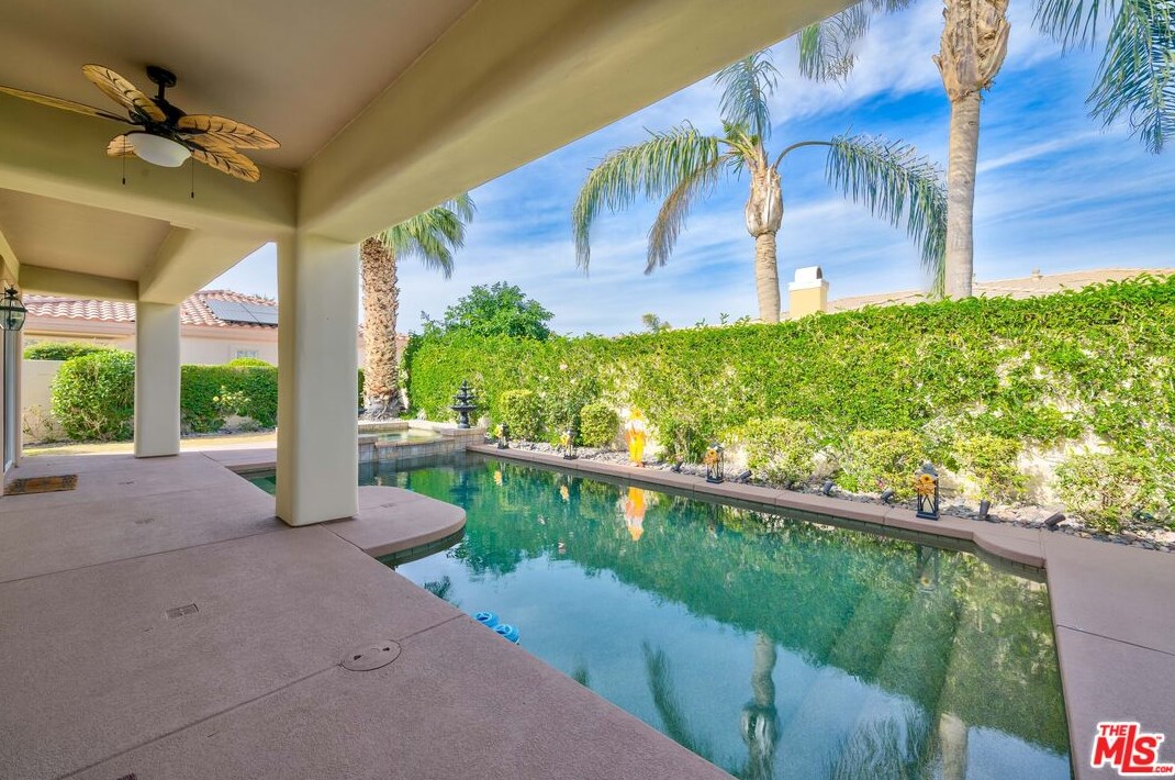 34 Calle La Reina, Rancho Mirage CA  92270-4100 exterior