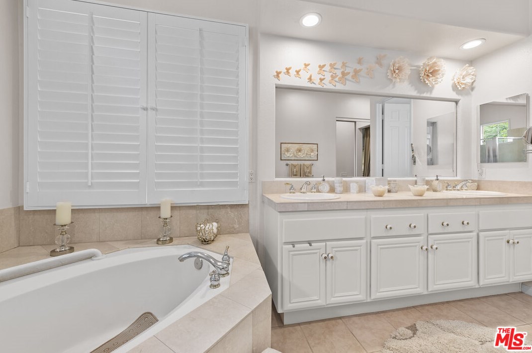 34 Calle La Reina, Rancho Mirage CA  92270-4100 exterior