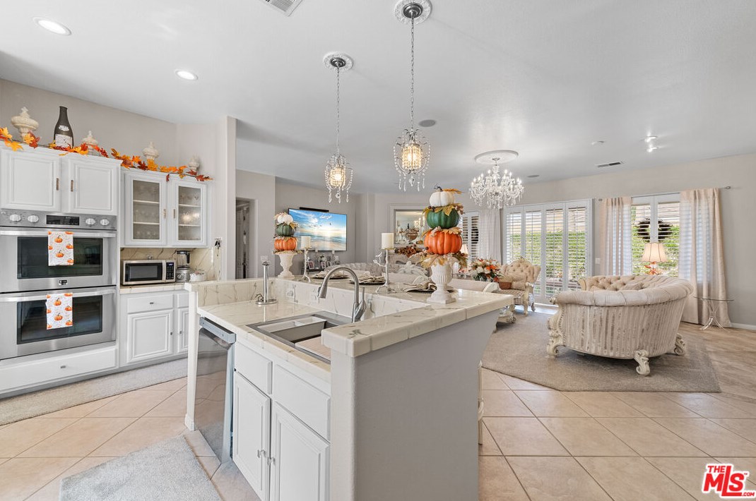 34 Calle La Reina, Rancho Mirage CA  92270-4100 exterior