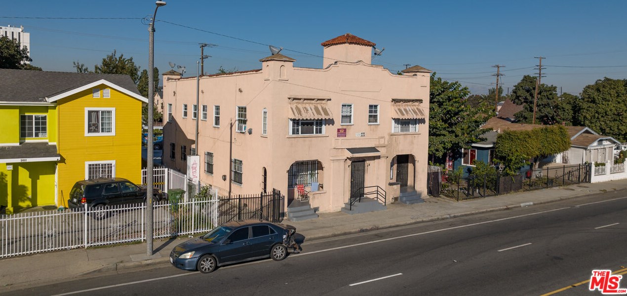 123 Alondra Blvd, Compton, CA 90220-3844