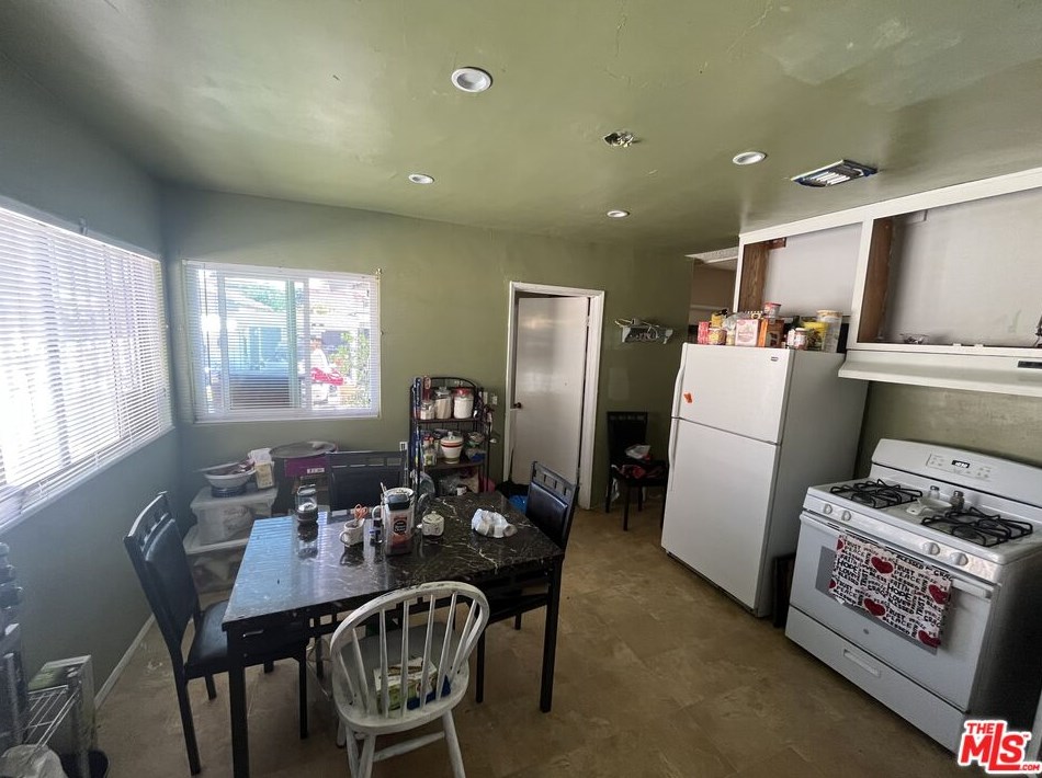 950 Kern Ave, Los Angeles, CA 90022-3014