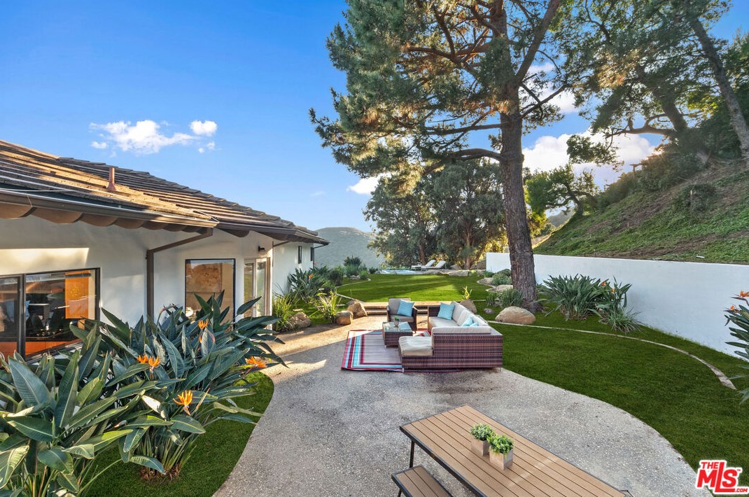 2070 Las Flores Canyon Rd, Malibu, CA 90265-3084