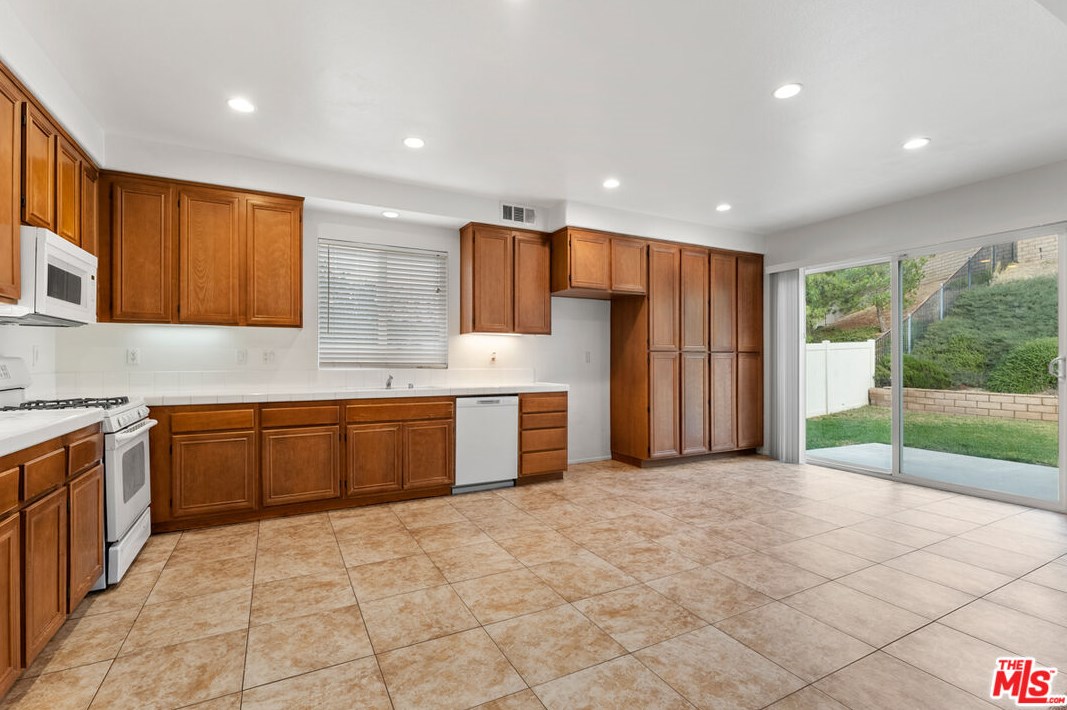 28921 Avalon Ave, Moreno Valley CA  92555-7056 exterior