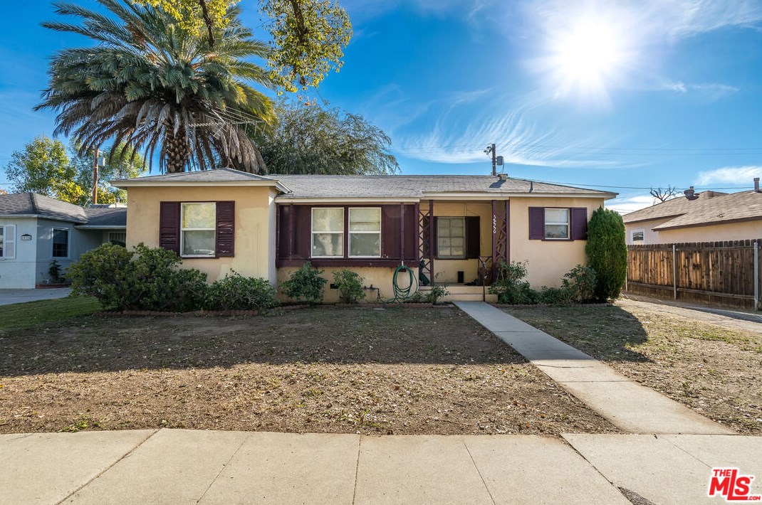 18330 Jovan St, Los Angeles, CA 91335-7041