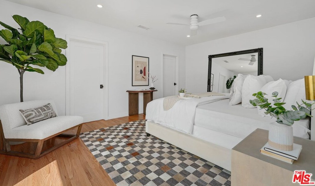 1733 Holt Ave, Los Angeles CA  90035-4305 exterior
