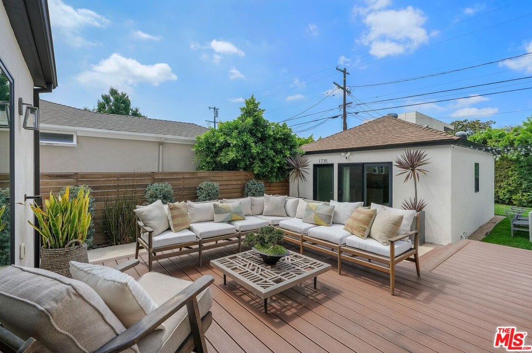 1733 Holt Ave, Los Angeles CA  90035-4305 exterior
